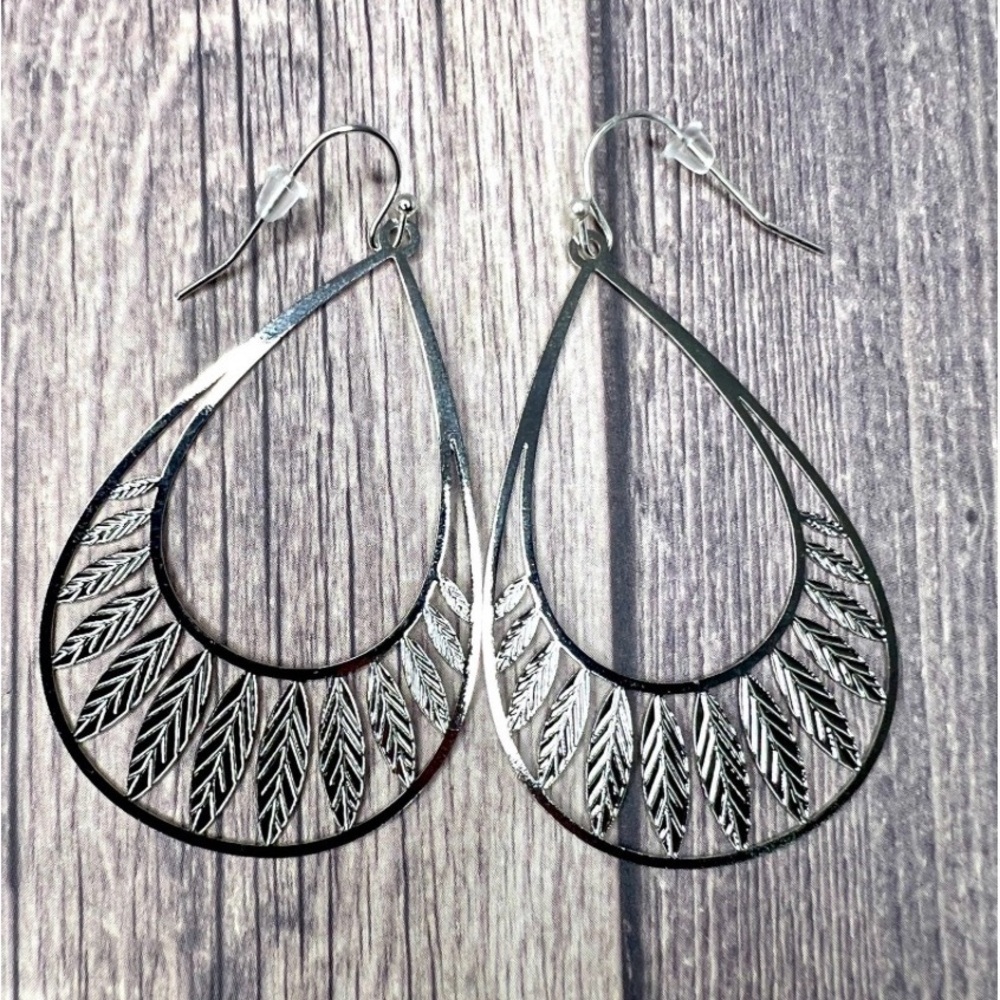 Silver Filigree Teardrop Leaf Dangle Earrings – Boho Chic